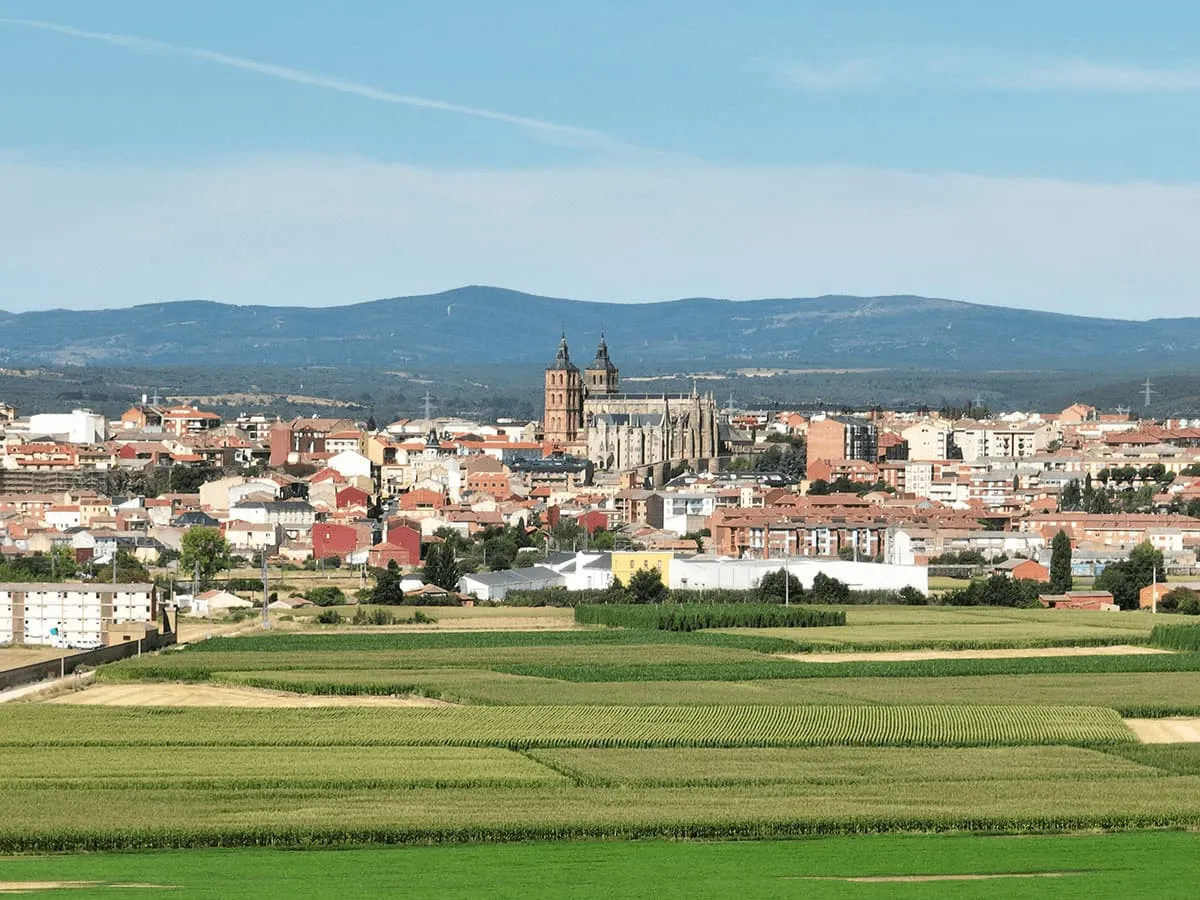 Hop-growing region in León, Spain, with aromatic, bitter, and dual-purpose varieties for whirlpool and dry hopping